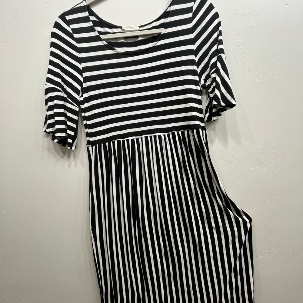 Black and White Ruffle Sleeve Midi Sundress